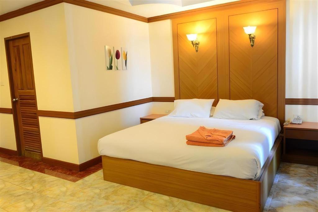 P.72 Hotel Pattaya Exterior foto